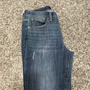 Mid-Rise Skinny Ava Jeans Slightly Distressed, Ankle Length and Frayed Hem